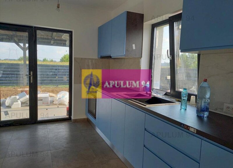 Sabareni, casa noua, 3 camere, 2 bai, terasa, CT, pivnita